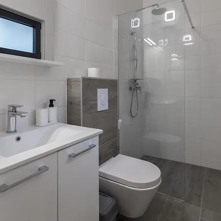 Bellamy With Pool And Jacuzzi Near Porec Hotel 4*