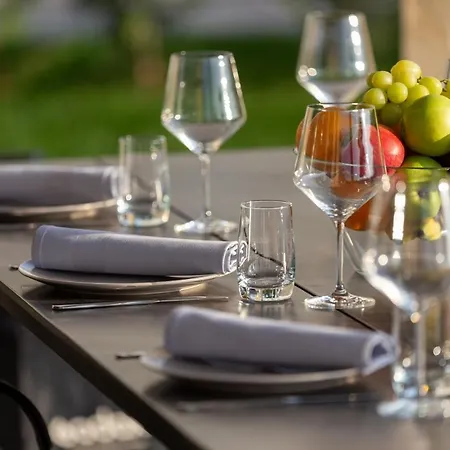 Hotel Bellamy With Pool And Jacuzzi Near Porec Dračevac