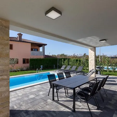 Bellamy With Pool And Jacuzzi Near Porec Dračevac