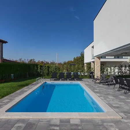 Bellamy With Pool And Jacuzzi Near Porec Hotel