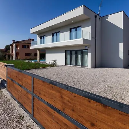 Hotel Bellamy With Pool And Jacuzzi Near Porec