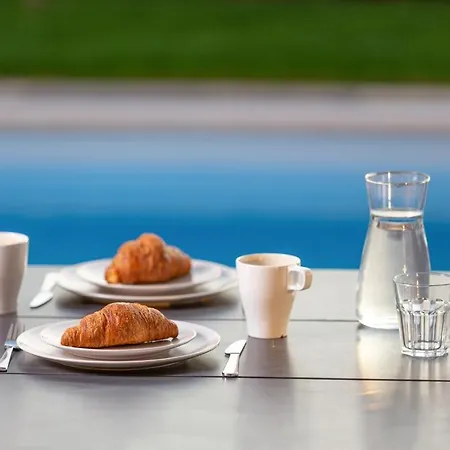 Hotel Bellamy With Pool And Jacuzzi Near Porec Dračevac