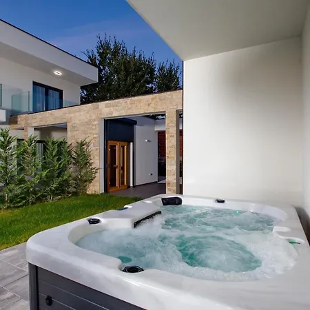 Bellamy With Pool And Jacuzzi Near Porec Hotel 4*