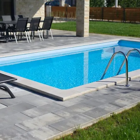Hotel Bellamy With Pool And Jacuzzi Near Porec Dračevac