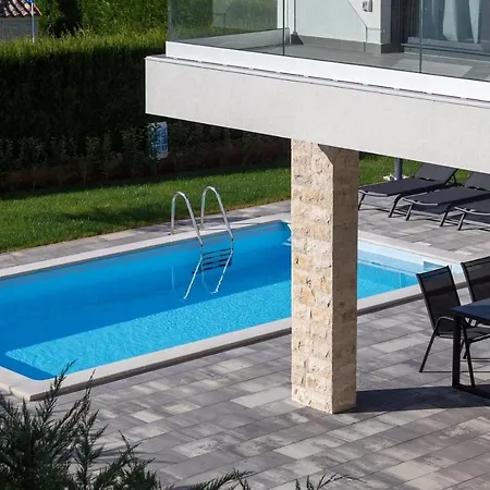 Hotel Bellamy With Pool And Jacuzzi Near Porec Dračevac